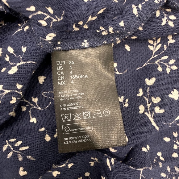 H&M Flowy Blue Floral Tank - Picture 2 of 3